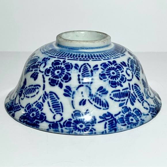 ANTIQUE QING DYNASTY RICE BOWL / Cobalt Blue Floral Decor / Handmade Pottery - Picture 4 of 10